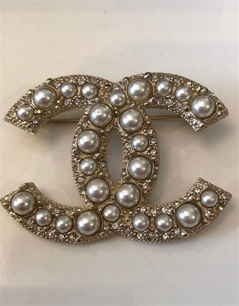 harga brooch chanel original|Chanel brooches online.